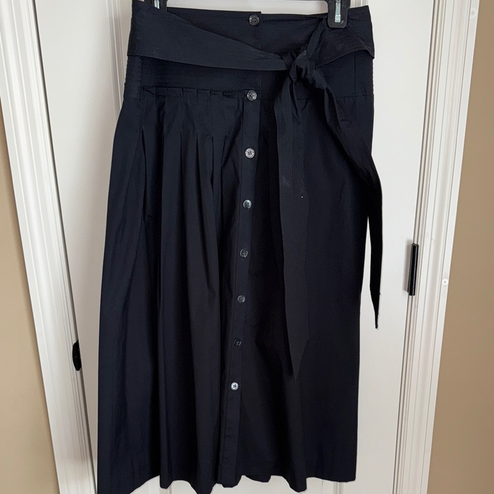 Veronica Beard black poplin midi skirt. Size 6.